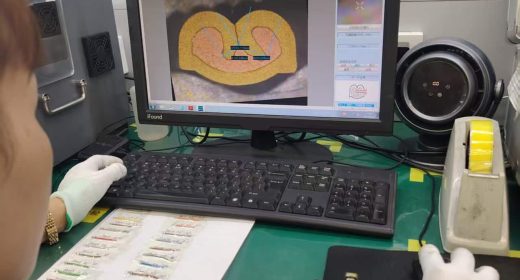 Memanfaatkan Kawat Khusus Inspeksi penampang melintang dari crimping terminal selama proses berlangsung