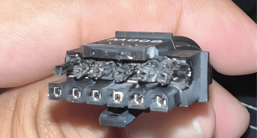 Konektor berubah bentuk dan meleleh karena panas